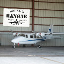 Suche nach im flugzeug banner Jede person