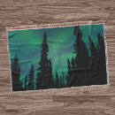 Suche nach aurora borealis decken Wald