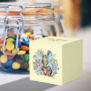 Suche nach gelbe blumen papier geschenk box Jede person