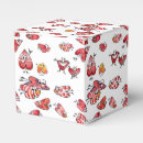 Suche nach rotes herz papier geschenk box Jede person