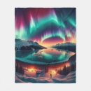 Suche nach aurora borealis decken Berge