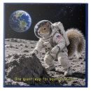 Suche nach astronaut fliesen Rakete