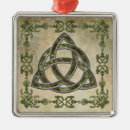 Suche nach triquetra ornamente Dreiheit