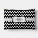 Suche nach weißes zickzack monogramm Jede person