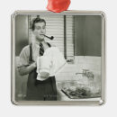 Suche nach geschirr ornamente Betrachten der kamera