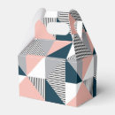 Suche nach dreieck papier geschenk box Jede person