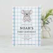 001 Sky Blue Plaid Koala 1st Birthday Invitation Einladung (Stehend Vorderseite)
