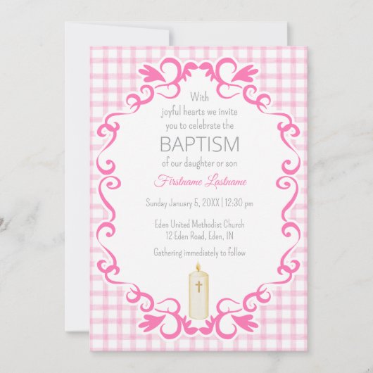 009 Fuchsia Scroll Gingham Kreuz Kerze Taufe Einladung (Vorderseite)