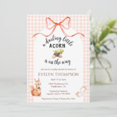011 Terracotta Squirrel Acorn Gingham Baby Shower Einladung (Stehend Vorderseite)