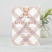 013 Chocolate Brown Teddy Bear Gingham Baby Shower Einladung (Stehend Vorderseite)