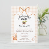 014 Latte Eichhörnchen Eichel Gingham-Schleife Bab Einladung (Stehend Vorderseite)