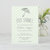 017 Moosgrüner Regenschirm Gingham Baby Sprinkle Einladung (Stehend Vorderseite)