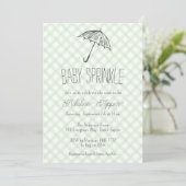 018 Grasgrüne Gingham-Babyschauer-Regenschirm Einladung (Stehend Vorderseite)