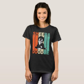 01 Lustiger Sheepadoodle Schwarzer Pudel Retro Doo T-Shirt (Vorne ganz)