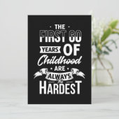 03.Die ersten 60 Jahre der Kindheit sind immer Save The Date (Stehend Vorderseite)