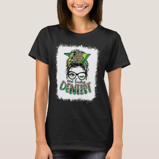 0 Gebleicht Ein Glücklicher Zahnarzt Unordentliche T-Shirt