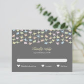 1000 Hanging Origami Paper Cranes Wedding (grau) RSVP Karte (Stehend Vorderseite)