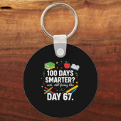 100 Days Smarter Still Feeling Like Day 67 Meme Fu Schlüsselanhänger (Vorderseite)