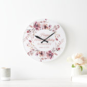 100. Geburtstag Personalisiert Burgundy Pink Flora Große Wanduhr (Zuhause)