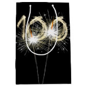 100. Geburtstagsparkler auf schwarz Mittlere Geschenktüte (Vorderseite)