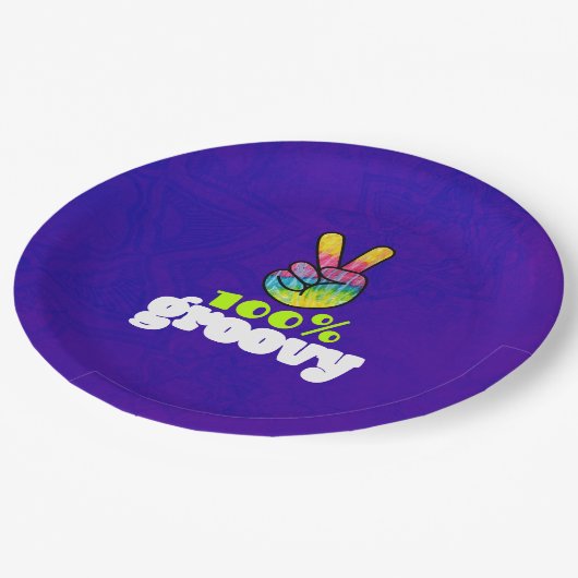 100% Groovy mit Rainbow Hand Peace Sign Pappteller (Schrägansicht)