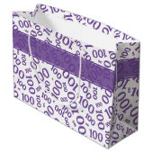 100. Lila Zufallszahlenmuster Große Geschenktüte (Rückseite Schrägansicht)