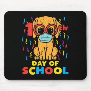 100. Schultag Hund in Maske 100 Tage Quarantäne Mousepad