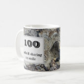 100 und immer noch lächeln 100. Geburtstag Kaffeetasse (Vorderseite Links)