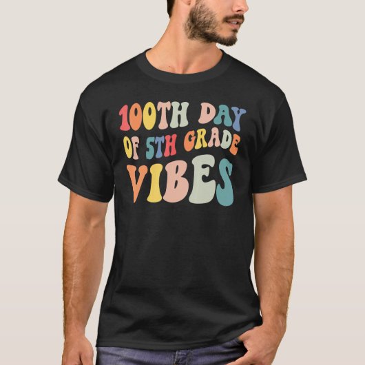 100th Day of Fifth grade Vibes Retro Teacher Happy T-Shirt (Vorderseite)