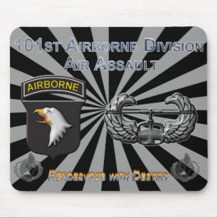 101. Im Flugzeug Division Mousepad