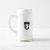 101. Im Flugzeug Division Rakkasans Special Design Bierglas (Links)