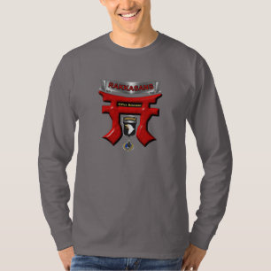 101. Im Flugzeug Division Rakkasans T-Shirt