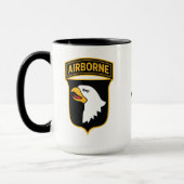 101. Im Flugzeug Division Screaming Eagle Custom Tasse (Links)