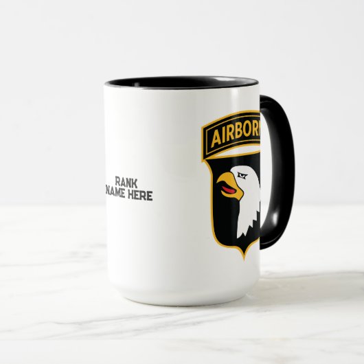 101. Im Flugzeug Division Screaming Eagle Custom Tasse (VorderseiteRechts)