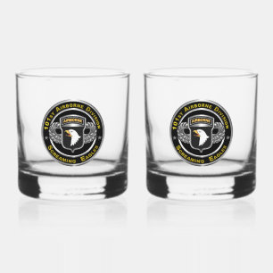 101. Im Flugzeug Division Whiskyglas
