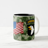 101. Im Flugzeug Division Zweifarbige Tasse (VorderseiteRechts)