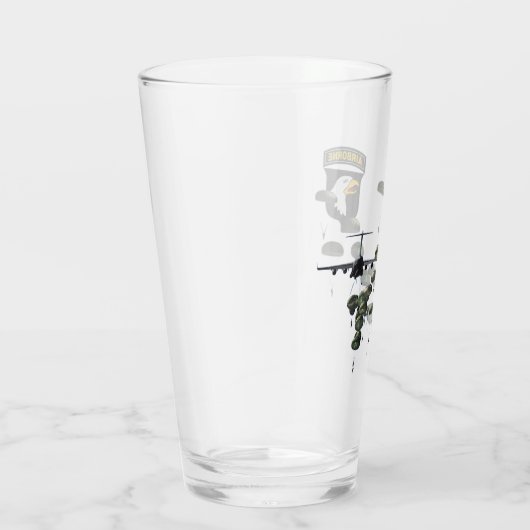 101. Im Flugzeug Jumping Paratrooper Glas (Rechts)