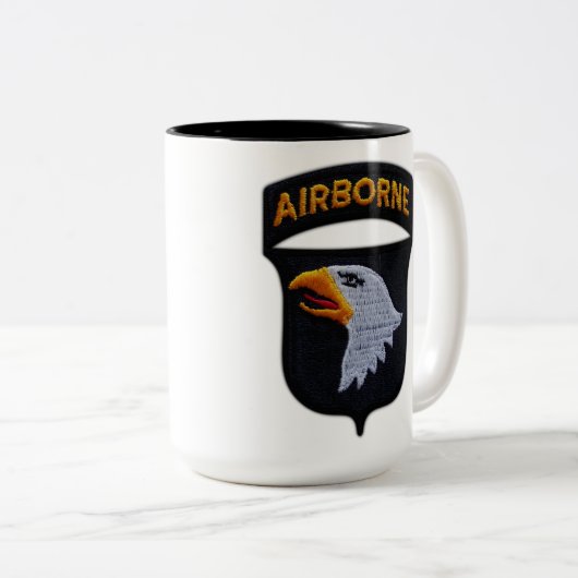 101. im Flugzeug schreiende Zweifarbige Tasse (VorderseiteRechts)