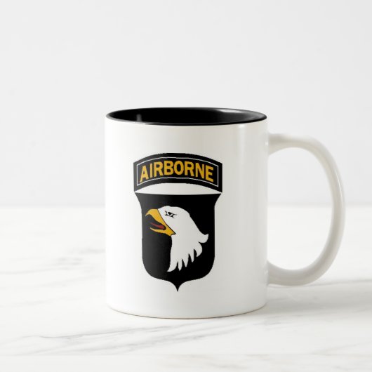 101st Im Flugzeug Tasse (Rechts)