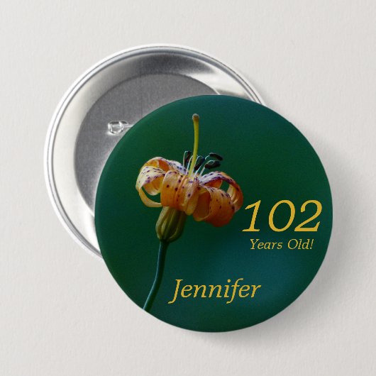 102 Jahre alt, Name Golden Lily Button Button Pinb (Vorne & Hinten)
