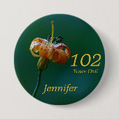 102 Jahre alt, Name Golden Lily Button Button Pinb (Vorderseite)