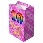 10. Geburtstag: Fun Pink Hearts Streifen; Regenbog Mittlere Geschenktüte (Rückseite Schrägansicht)