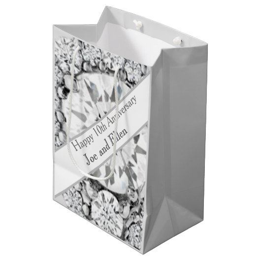 10. Hochzeitstag Diamond Mittlere Geschenktüte (Vorderseite Schrägansicht)