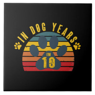 10 in Hundejahren Fliese