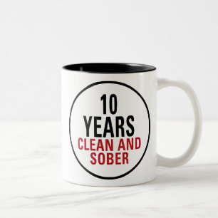 10 Jahre säubern und ernüchtern Zweifarbige Tasse
