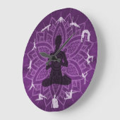 10" Lila Mandala mit Yoga Posen Wall Clock Große Wanduhr (Winkel)