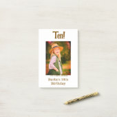 10th birthday photo name date simple brown beige b post-it klebezettel (Auf Schreibtisch)