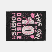 10th Birthday This Girl Is Now 10 Double Digits Co Fleecedecke (Vorderseite (Horizontal))