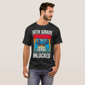 10th Grade Level Unlocked Video Game Back to Schoo T-Shirt (Vorne ganz)