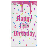 11. Geburtstagssprinklen auf rosa Icing Kleine Geschenktüte (Vorderseite)